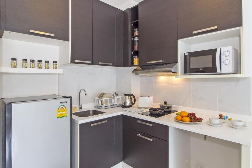 Chic Condo By Resava Karon Exterior photo