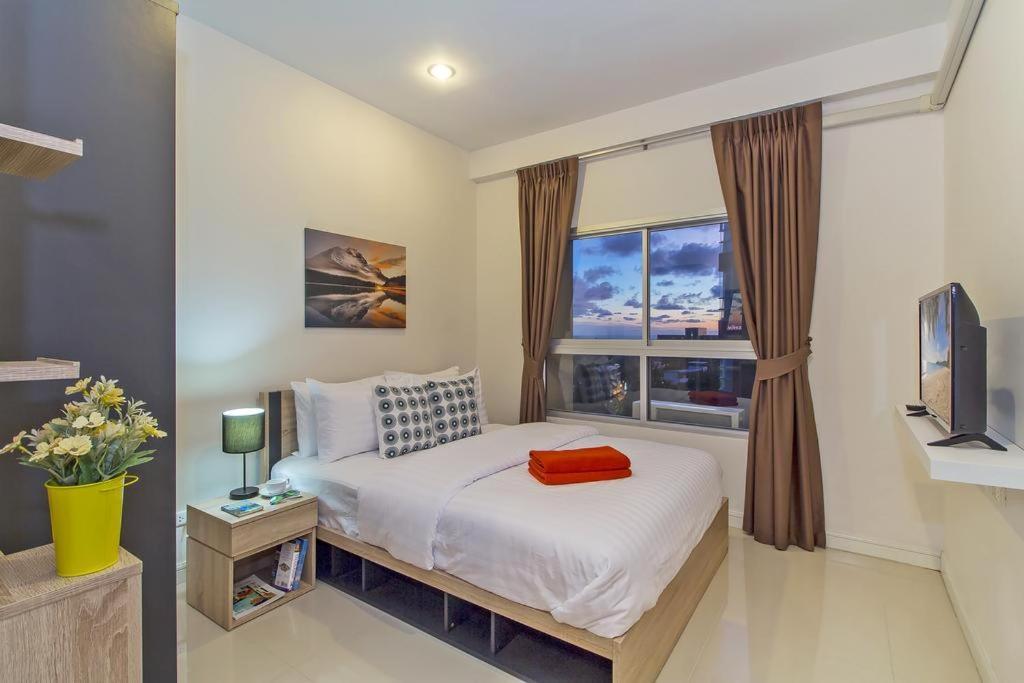 Chic Condo By Resava Karon Exterior photo