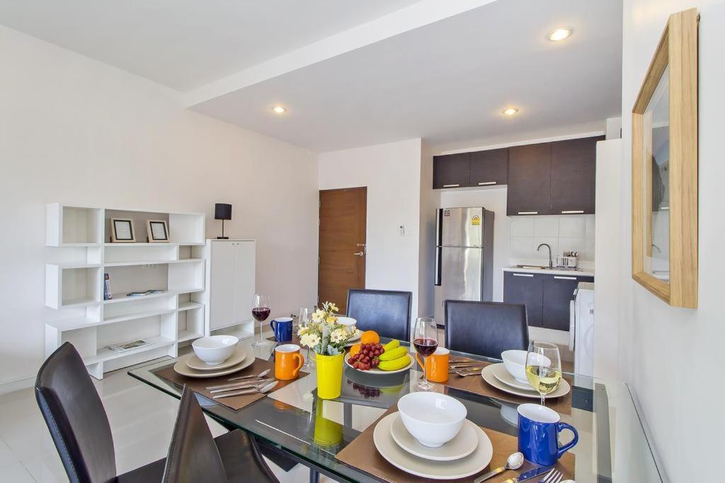 Chic Condo By Resava Karon Exterior photo
