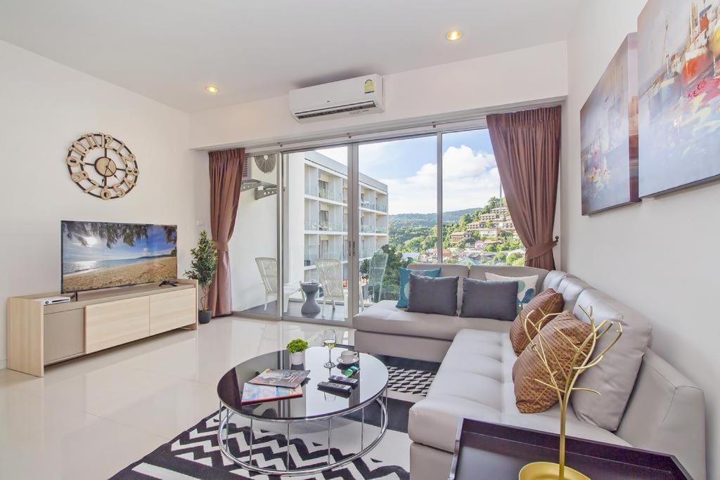 Chic Condo By Resava Karon Exterior photo
