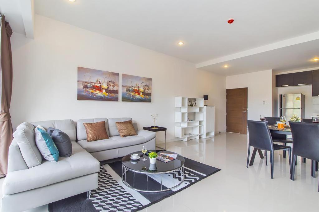 Chic Condo By Resava Karon Exterior photo